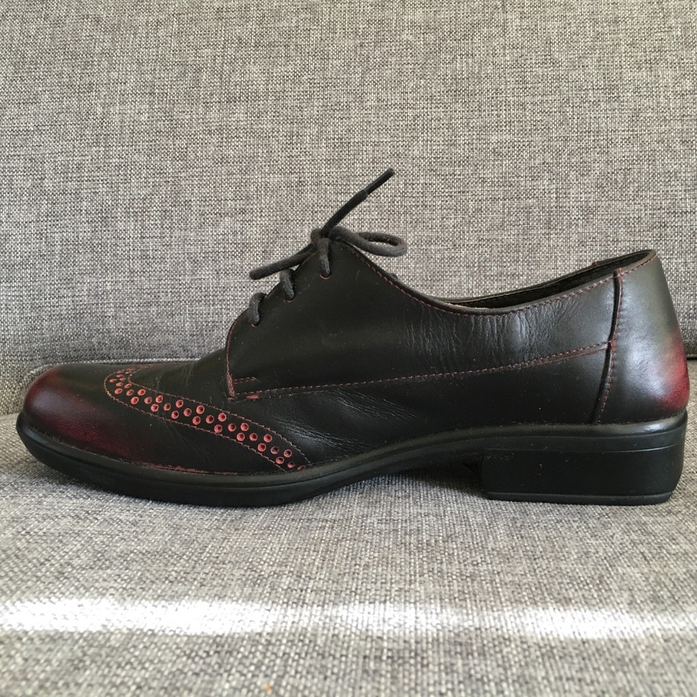Naot Lako in Volcanic Red - Picture 2 of 6